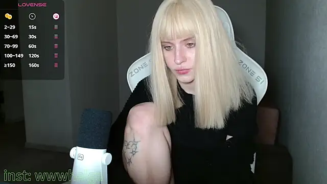 LizaKisses online show from November 8, 2:55 pm