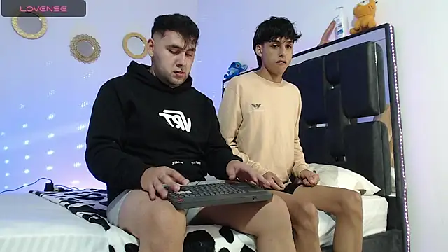 VALERIO AND DORIAN online show from February 8, 11:07 pm