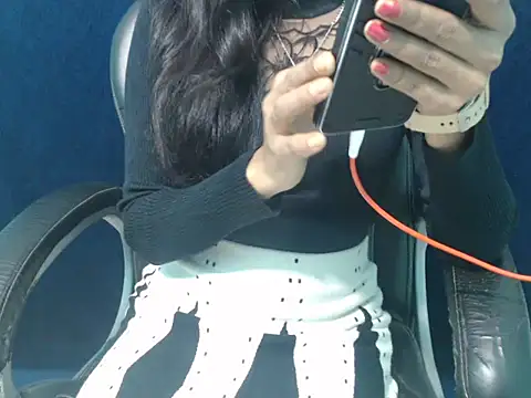 Yashi online show from November 30, 6:45 pm