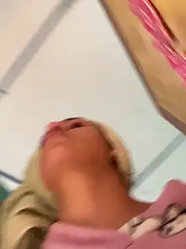 Hannahb-e2 online show from December 19, 7:17 pm