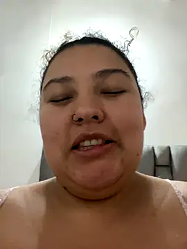 cutiepeach online show from October 19, 4:47 am