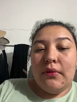 cutiepeach online show from October 6, 1:00 am