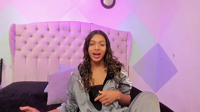 BritneyCollins online show from February 3, 11:59 am