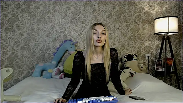 Snapshot of Ella_Milla chatting on October 22, 11:48 am Ella Milla online show from October 22, 11:48 am