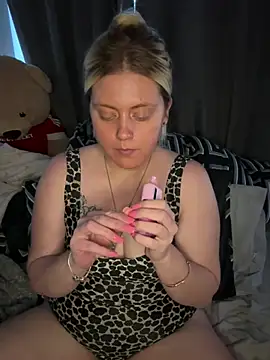 Blondiee3088 online show from February 9, 3:36 pm