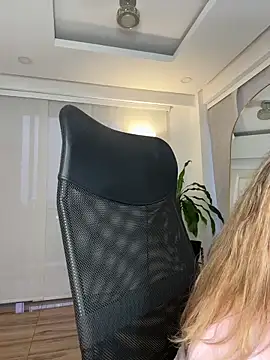 nicollefiorett online show from October 15, 10:56 pm