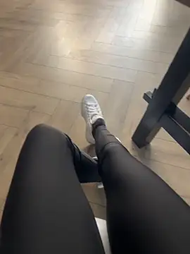 FeetVibe online show from November 5, 8:30 am