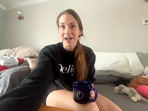 MissSwitch online show from November 18, 4:08 pm