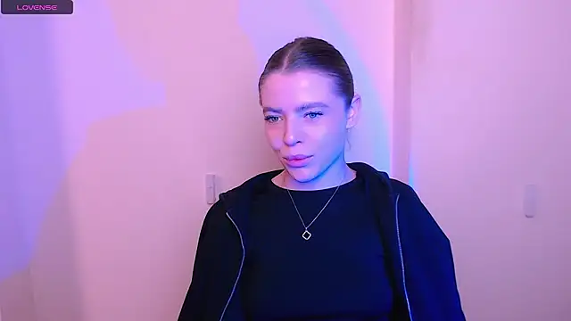 MissOliviaa  online show from December 18, 9:14 am