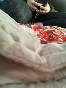 lora19922 online show from February 7, 9:13 am