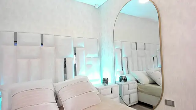 im nika  online show from September 26, 1:09 pm