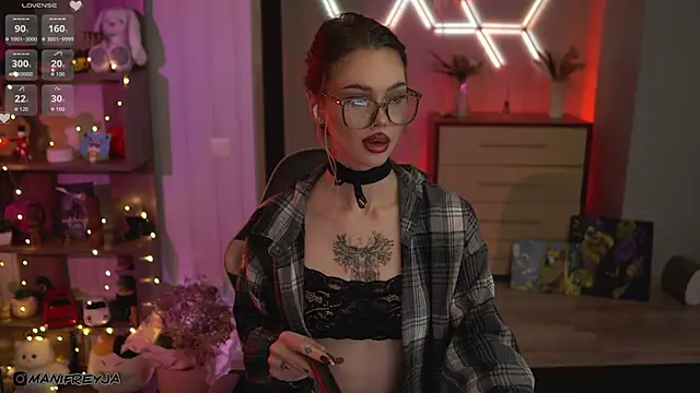 ManiFreyja online show from November 8, 11:10 pm