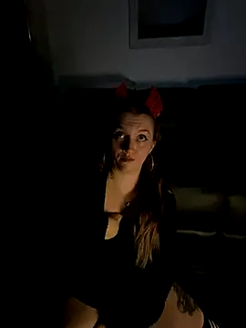 Snapshot of Stoner_BarbieXX chatting on October 23, 10:27 pm Stoner BarbieXX online show from October 23, 10:27 pm