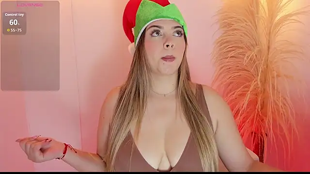 thaliafox  online show from December 15, 4:45 pm