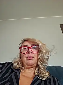 Snapshot of MariaRichi_ chatting on October 31, 7:01 am MariaRichi  online show from October 31, 7:01 am