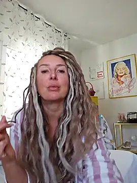 Snapshot of MariaRichi_ chatting on October 3, 8:08 am MariaRichi  online show from October 3, 8:08 am