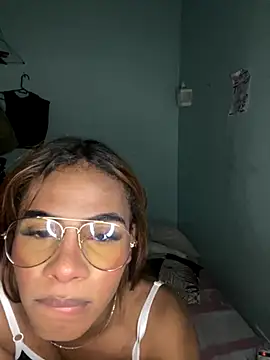 Snapshot of alejandrasxx chatting on September 19, 4:00 am alejandrasxx online show from September 19, 4:00 am