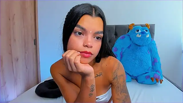 Snapshot of mia_world_ chatting on October 19, 5:48 pm mia world  online show from October 19, 5:48 pm