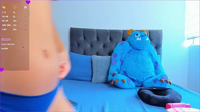 Snapshot of mia_world_ chatting on September 24, 7:02 pm mia world  online show from September 24, 7:02 pm