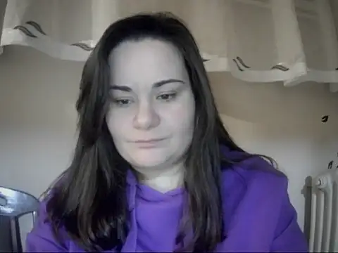 AalinnaK online show from February 10, 7:28 pm