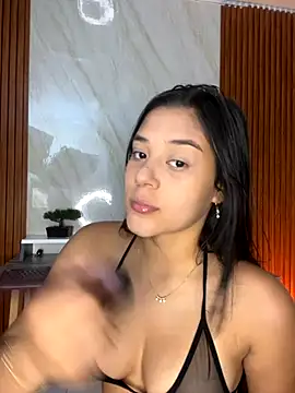 floriamANDjazmin online show from October 31, 7:18 pm