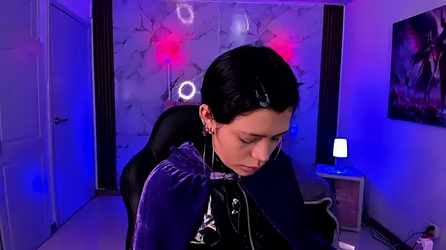 AuroraDiaz online show from November 21, 8:00 pm