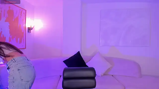 TaraLawrence online show from November 11, 2:40 am