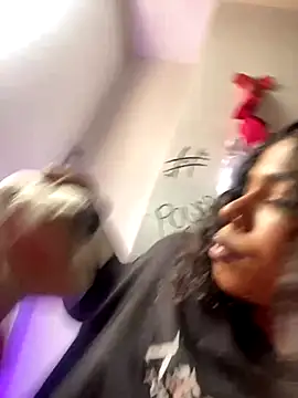 bloom444 online show from November 4, 3:39 pm