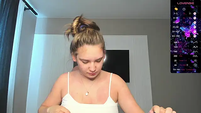 Holly Molii online show from September 12, 3:07 am