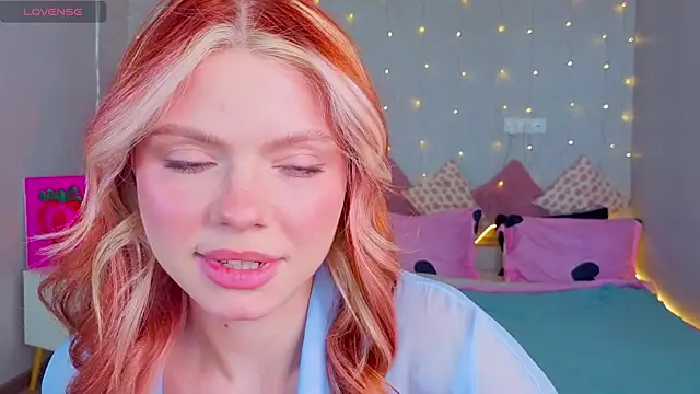 Red  Candy online show from February 12, 1:24 pm