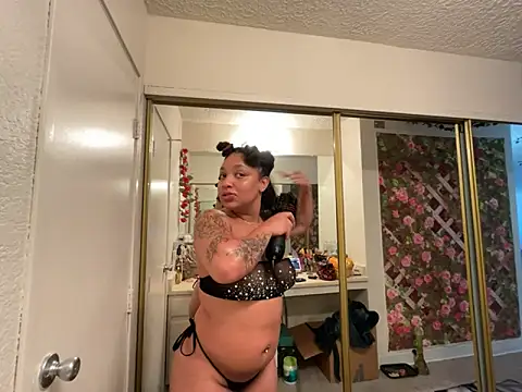 Snapshot of GoddessNih chatting on October 17, 10:57 pm GoddessNih online show from October 17, 10:57 pm