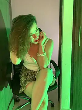 Liloo8923 online show from March 7, 4:08 am