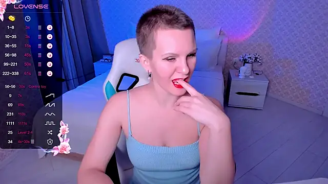 Louisa Bay online show from November 28, 4:54 pm