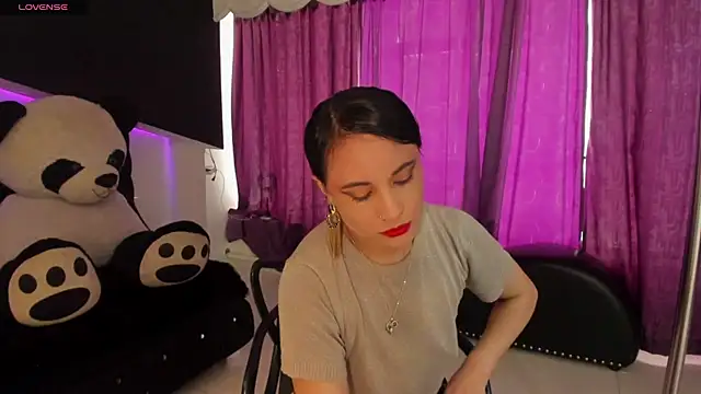 Coral Gibson online show from November 25, 2:19 pm