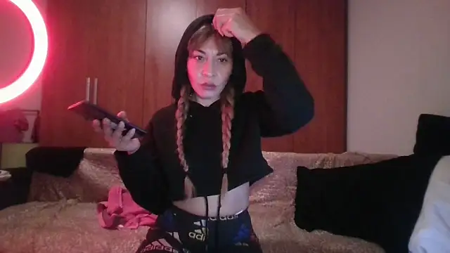 Snapshot of KarolinaReaper chatting on October 23, 4:02 pm KarolinaReaper online show from October 23, 4:02 pm