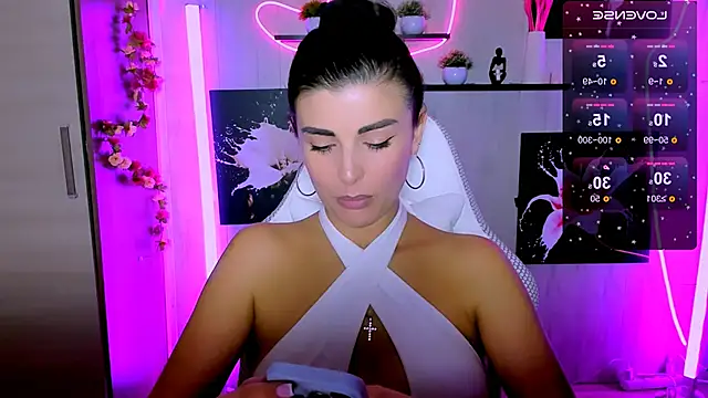 KayWuds online show from December 3, 5:32 am