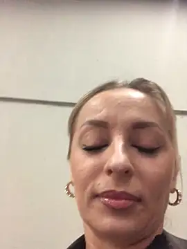 Diamond Bunny  online show from September 25, 4:50 pm