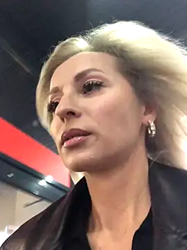 Diamond Bunny  online show from October 5, 2:00 pm