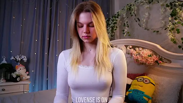 EdlinAlliston online show from February 24, 3:43 pm