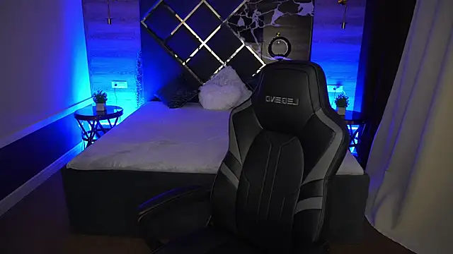 Kittywakee online show from November 22, 9:50 pm