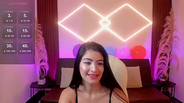 lunaalynch online show from December 19, 11:08 pm