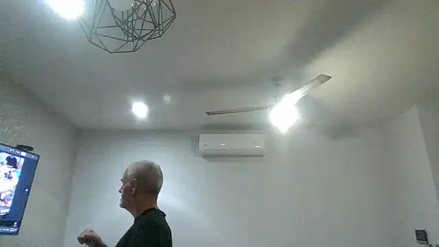 Flippyx4U online show from February 8, 4:55 pm