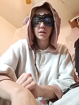 PearMaki online show from October 10, 3:17 pm