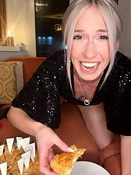 lola tentatiion online show from January 6, 8:12 pm