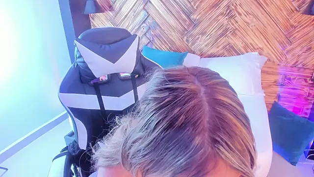 emma collson online show from November 30, 2:38 am