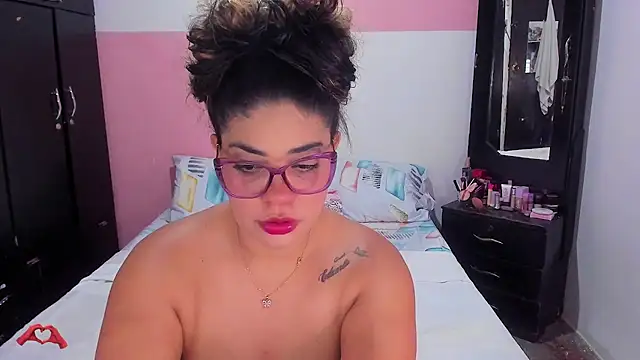 Snapshot of laris_park chatting on October 24, 11:12 pm laris park online show from October 24, 11:12 pm