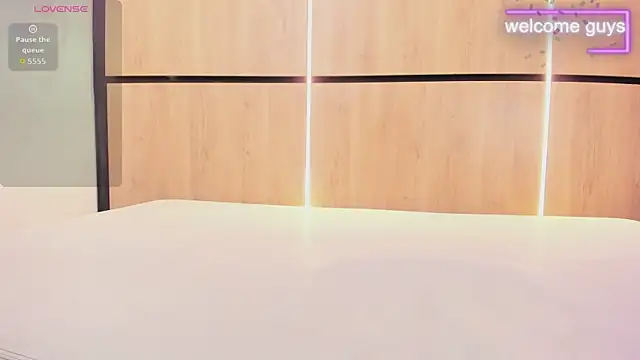 adela chase online show from October 7, 3:00 am