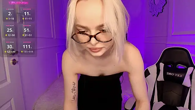 horny blondiee online show from December 2, 8:48 am