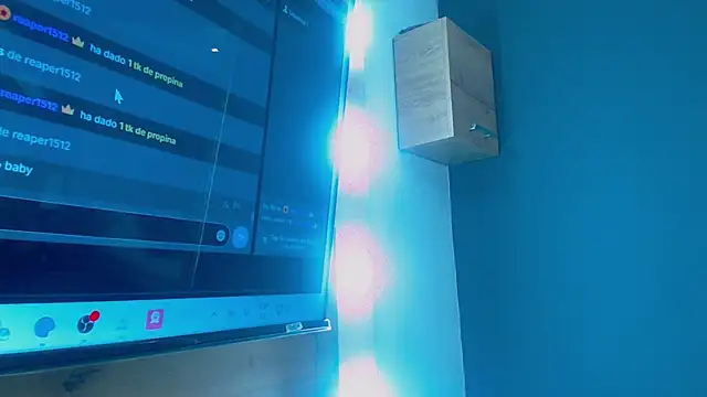 VanessaGlenn online show from October 31, 8:35 pm