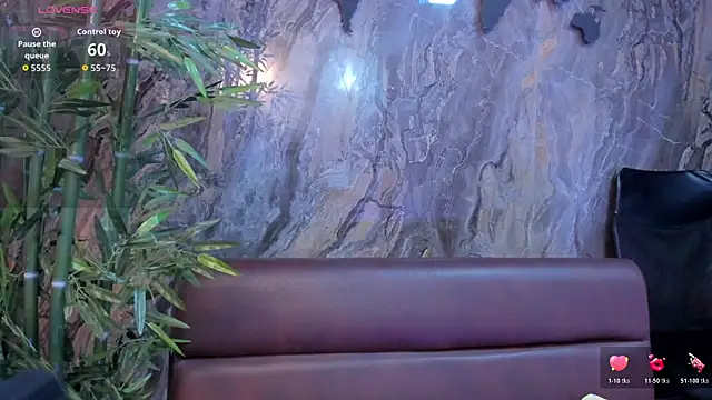 Alahia Dangelo online show from November 18, 5:25 pm